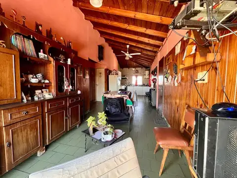 Casa 4 ambientes con 2 baños