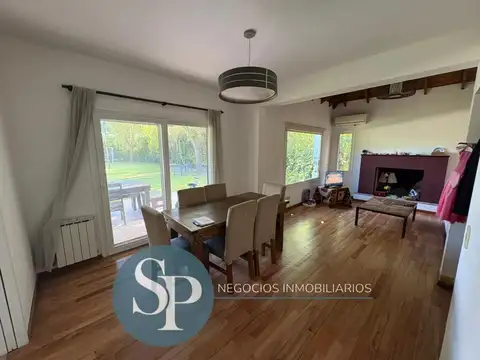 Casa 4 ambientes con 2 baños