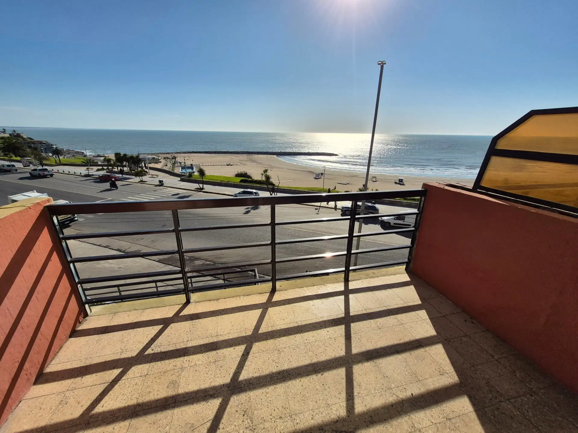 Departamento primera linea al mar de 3 ambientes con dependencia de servicio y espacio de cochera