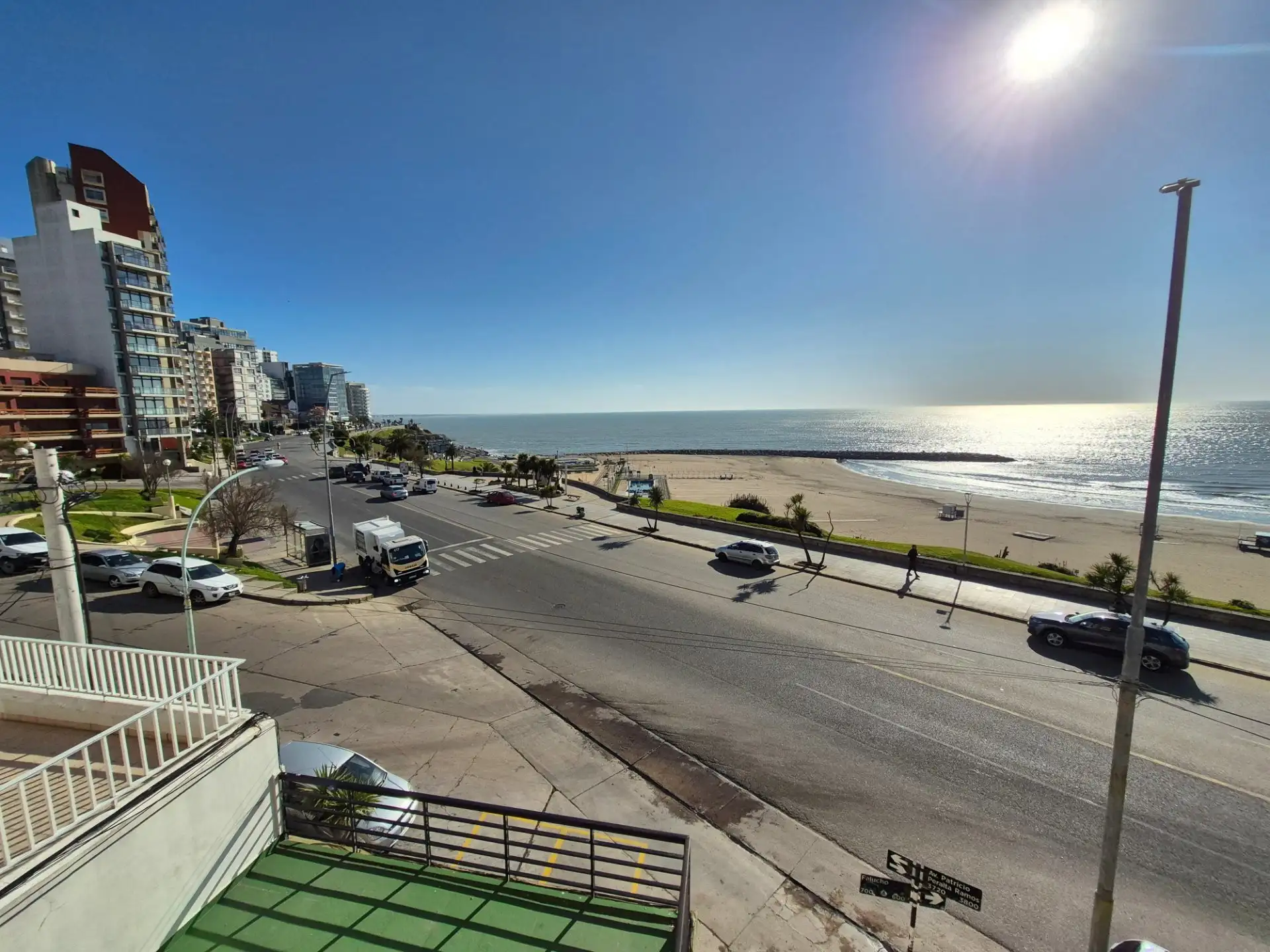 Departamento primera linea al mar de 3 ambientes con dependencia de servicio y espacio de cochera
