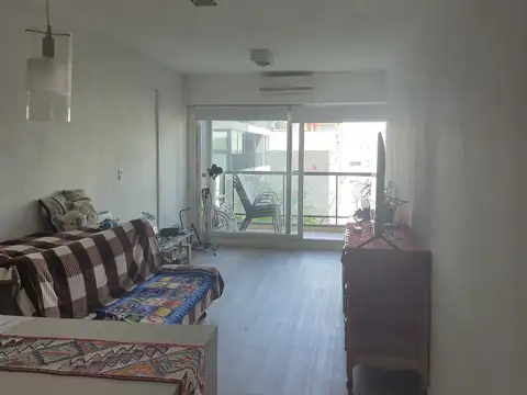 MONOAMBIENTE C/BALCÓN SOBRE AV LIBERTADOR, LUMINOSO, EXCELENTE ESTADO