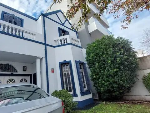 Casa en Venta 4 ambientes Quilmes pileta quincho