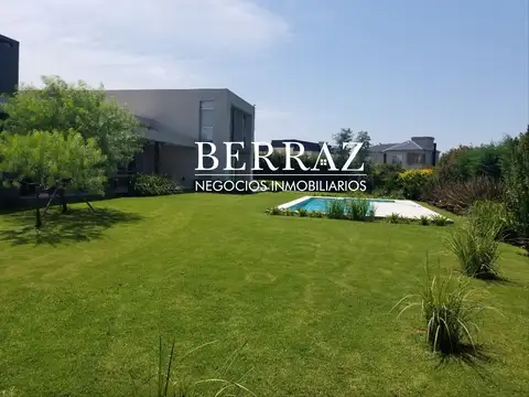 Casa en Venta con 5 cocheras