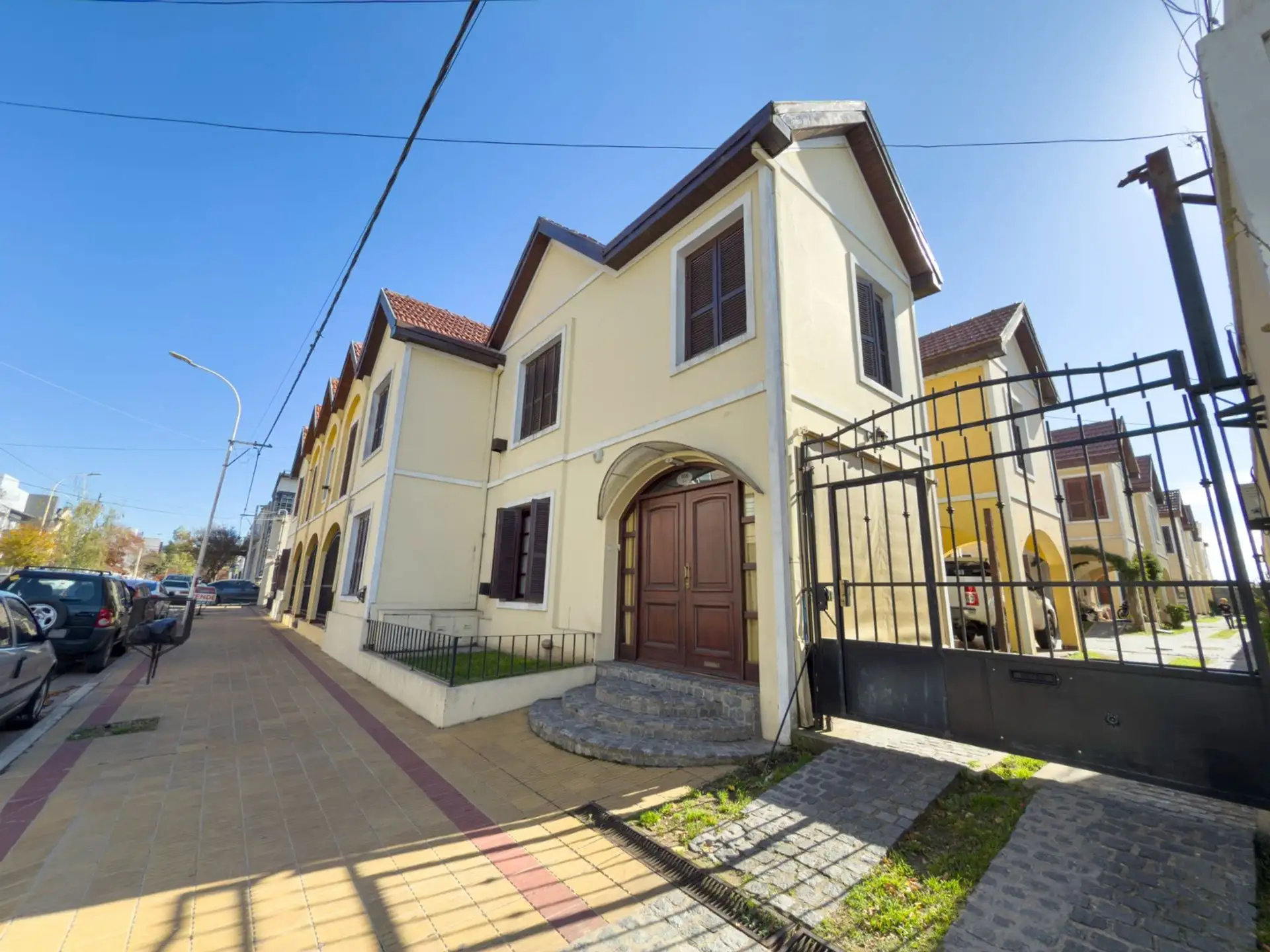 Departamento dúplex 3 dorm, 95m² en Complejo Privado — Zona Céntrica