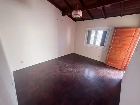 Casa en Alquiler con 1 cochera