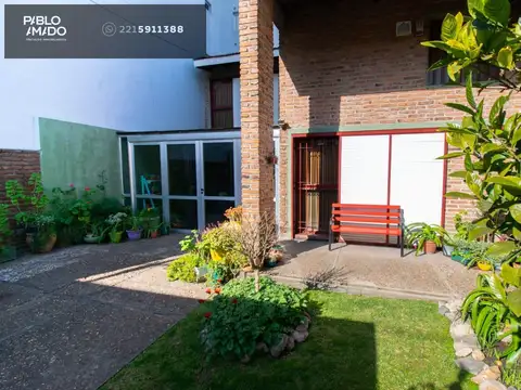 Casa en Venta con 2 cocheras