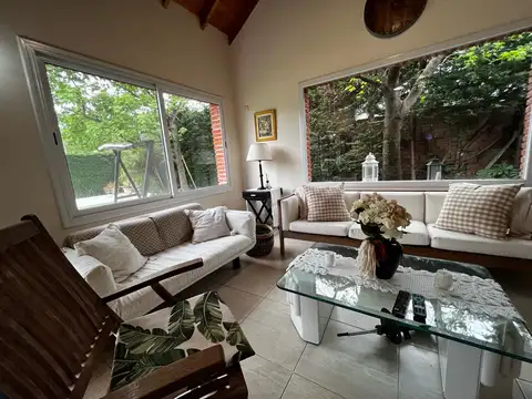 Casa en Venta con 2 cocheras
