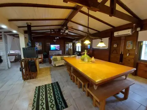 Casa en venta - 3 Dormitorios 2 Baños - Lima