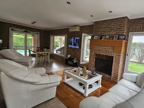 Casa 6 ambientes con 4 baños