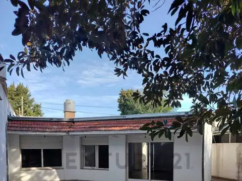 Casa 4 ambientes con 1 baño