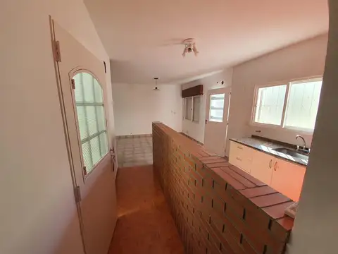 Casa 3 ambientes con 1 baño