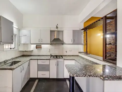 Depto Tipo Casa en Venta con 1 cocheras
