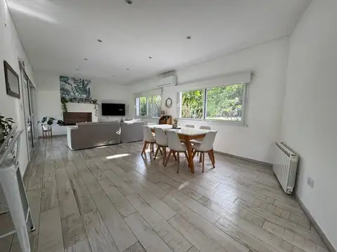 Casa en Alquiler con 1 cochera