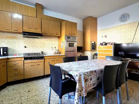 CASA VENTA 5 AMBIENTES COCHERA PATIO VERSAILLES