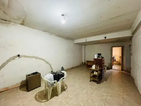 CASA EN VENTA A REFACCIONAR 3 DORMS. Y PARQUE