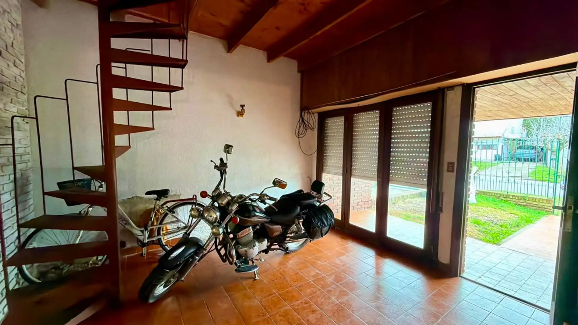 Venta PH tipo casa 3 ambientes, jardin, a reformar