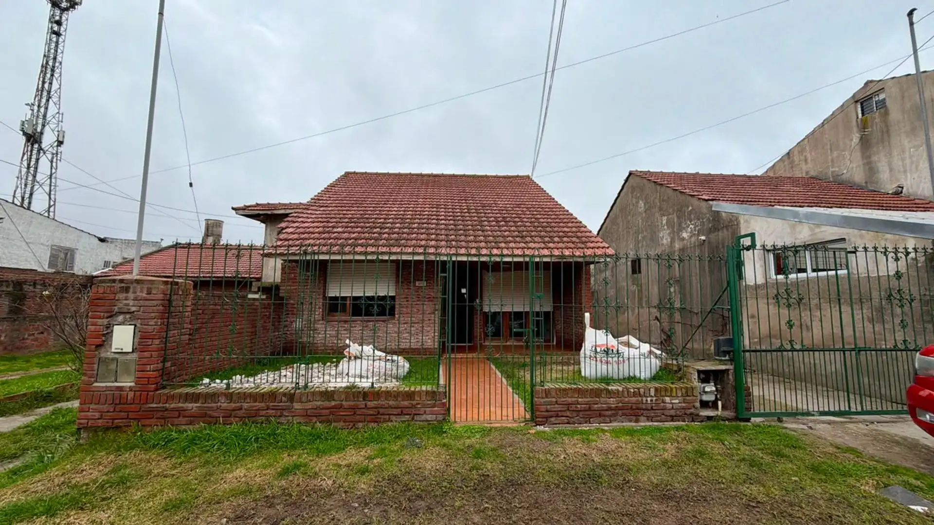 Venta PH tipo casa 3 ambientes, jardin, a reformar