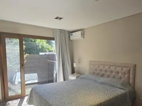 Casa en Venta con 4 cocheras