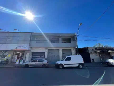 Casa a terminar en bloque con locales en Ituzaingó Norte