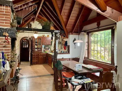 Casa 6 ambientes con 5 baños