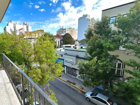 VENTA | DEPTO 5 AMBIENTES | BALCÓN AL FRENTE | CENTRO