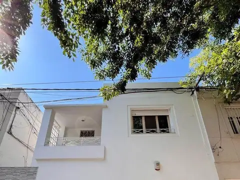 VENTA CASA 3 DORMITORIOS CON PATIO ABASTO