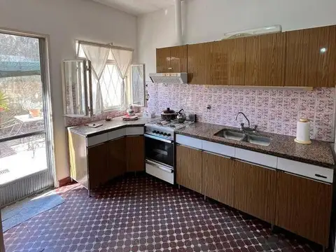 Casa 6 ambientes con 1 baño