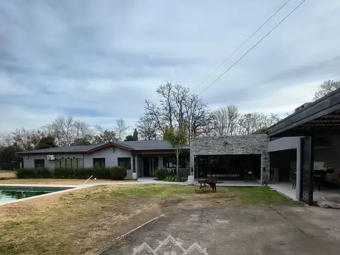 Excelente Casa en Barrio Las Palmas. Mercedes, Buenos Aires.