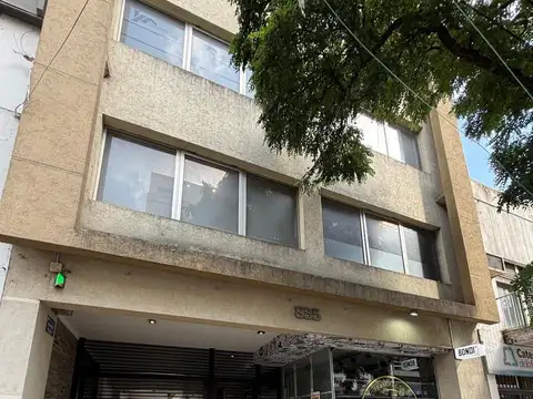 ¡VENDE/PERMUTA! Oficina en calle 48 e/ 11 y 12