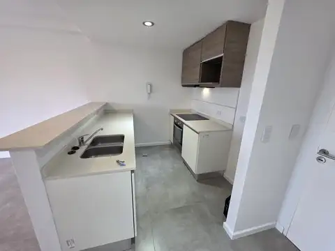 Mariano Castex 1500, Piso -