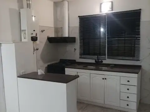 Casa 7 ambientes con 2 baños