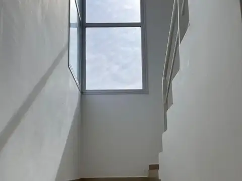 Alquiler Casa tres dorm. con piscina B° La Zagala