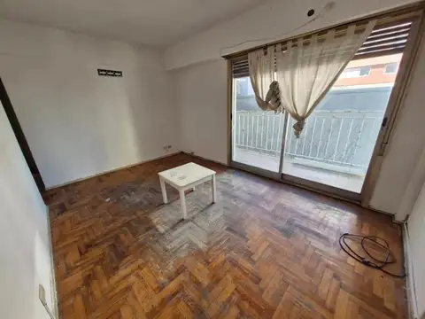 2 Ambientes de 46 m2. con balcon a metros Hospital Hitaliano
