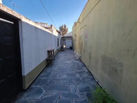 Casa en Alquiler con 2 cocheras