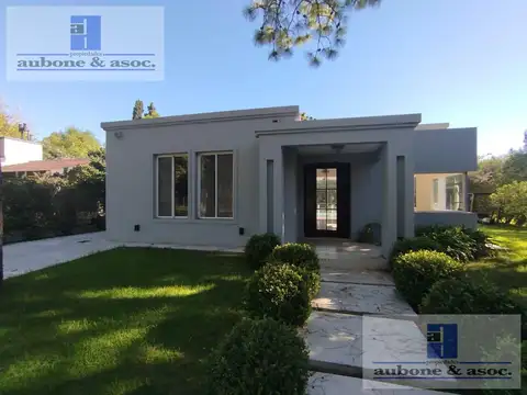 Casa en Venta con 2 cocheras