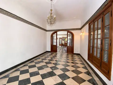 CASA VENTA C/ JARDIN Y TERRAZA COCHERAS QUINCHO