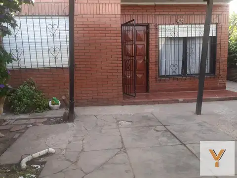 Casa en venta - 2 dormitorios 2 baños - local - patio - 300mts2- Tortuguitas