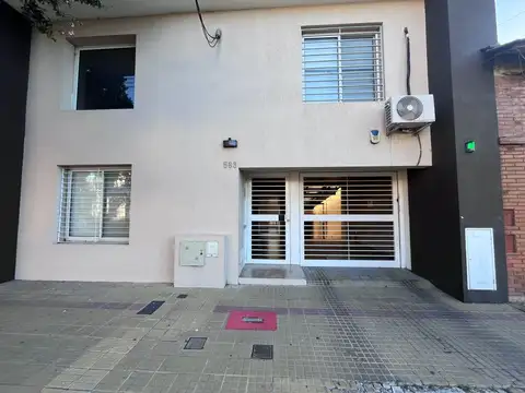Dúplex en alquiler, 2 dorm. con cochera. La Plata