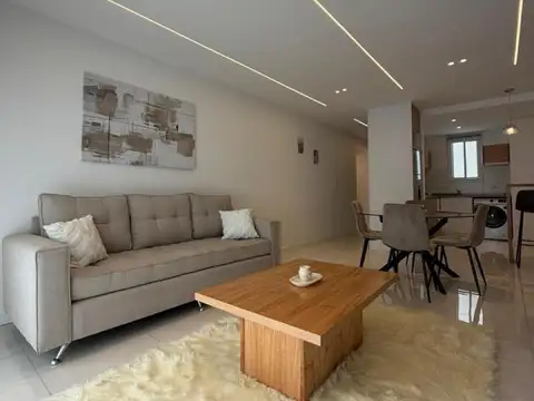 3 ambientes a la calle con balcón saliente