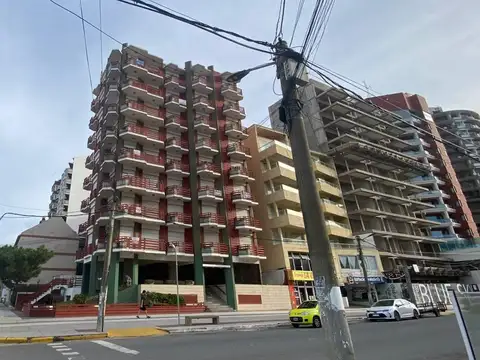 DEPARTAMENTO TRES AMBIENTES CON COCHERA - INMEJORABLE UBICACIÓN - VISTA PLENA AL MAR
