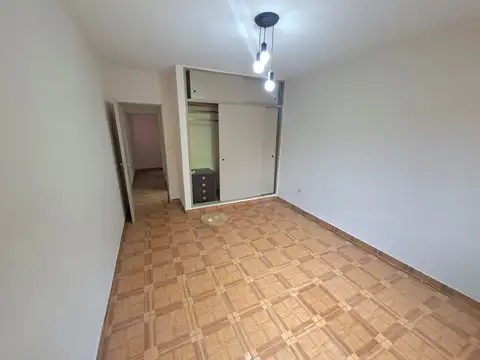 Alquiler duplex 2 amb (al fondo)