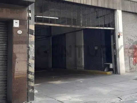 EN VENTA COCHERA CUBIERTA - ALSINA y SANTIAGO DEL ESTERO - MONSERRAT