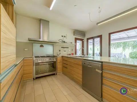 Excepcional CASA con PISCINA, JARDIN, TERRAZA y GARAGE en Belgrano R