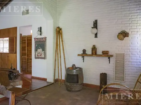 Casa en Alquiler con 4 cocheras