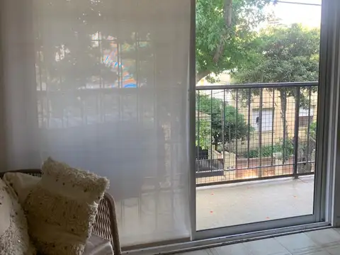 Olivos. Departamento de 3 ambientes con Balcón y cochera