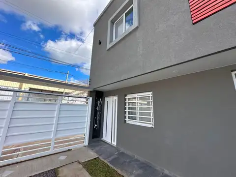 Depto Tipo Casa en Venta con 1 cocheras