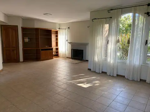 Casa 5 ambientes con 3 baños