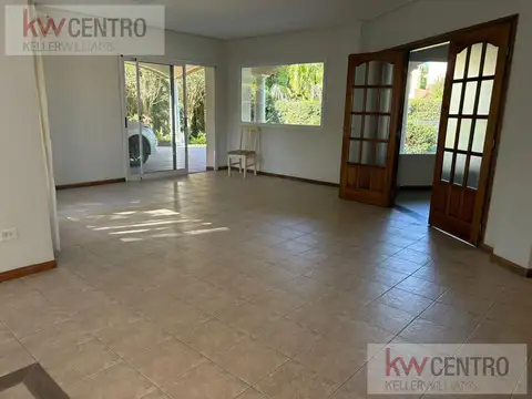 Casa en Alquiler con 4 cocheras