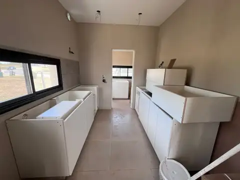 Casa 4 ambientes con 2 baños