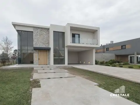 Venta / Permuta - Casa 4 dormitorios en barrio cerrado - La Rinconada Club de Campo, Ibarlucea.